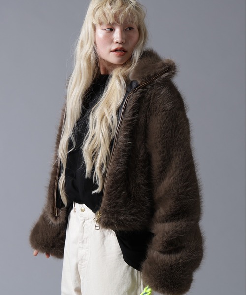 BEAVER(ビーバー)の「B omnivore/ビーオムニボー ECO FUR STAND BLOUSON(ブルゾン・レディース・ブラウン/グレー・FREE)」の17枚目の写真