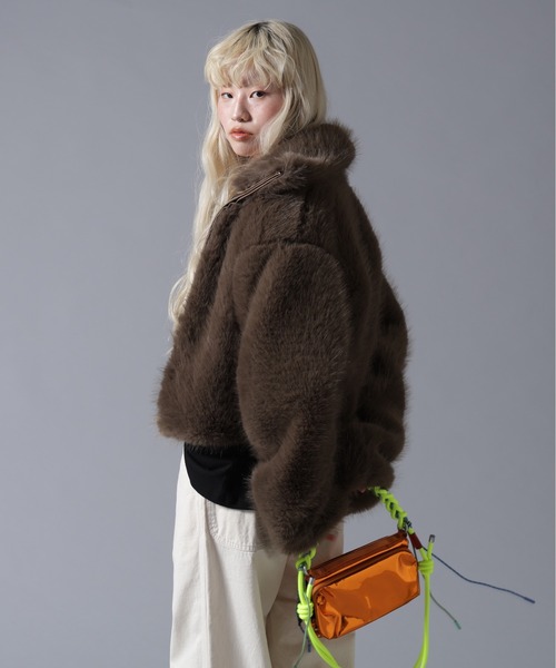 BEAVER(ビーバー)の「B omnivore/ビーオムニボー ECO FUR STAND BLOUSON(ブルゾン・レディース・ブラウン/グレー・FREE)」の21枚目の写真