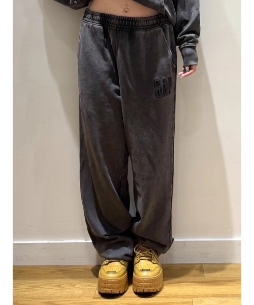 GAP（ギャップ）の「ヘビーウェイト リラックスフィット GAPロゴ スウェットパンツ（スウェットパンツ・メンズ・ブルー/ブラウン/ブラック・XS/S/M/L/XL）」の10枚目の写真
