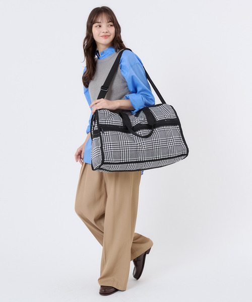 LeSportsac（レスポートサック）の「DELUXE LG WEEKENDER シティハウンドトゥース（ボストンバッグ・レディース・ブラック・FREE）」の3枚目の写真