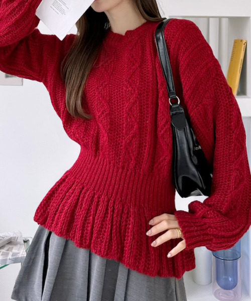 Ada.（エイダ）の「ケーブル編み ペプラム ニット プルオーバー（ニット/セーター・レディース・グレー/レッド/アイボリー・FREE）」の4枚目の写真