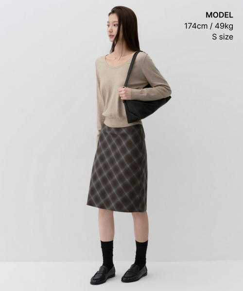 MUSINSA STANDARD WOMAN（ムシンサスタンダードウーマン）の「ウィメンズエッセンシャルスcoopネックニット[ヘザーライトベージュ]（ニット/セーター・レディース・その他・LARGE/X-SMALL/SMALL/MEDIUM）」の2枚目の写真