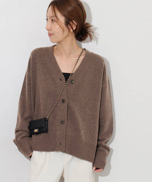 JOURNAL STANDARD relume(ジャーナルスタンダード レリューム)の「《一部WEB限定》ハミルトンウォッシャブルVネックカーディガン(カーディガン/ボレロ・レディース・ブラック/グレー/レッド/ブラウン・FREE)」の3枚目の写真