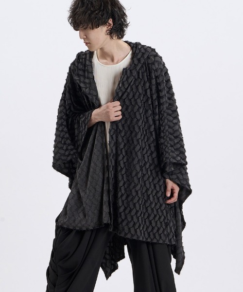NO ID.(ノーアイディ)の「mj12003- フーデッドポンチョ(459006-592T)(ポンチョ・メンズ・ブラック×グレー/グレー/ブラック・ONE SIZE)」の2枚目の写真