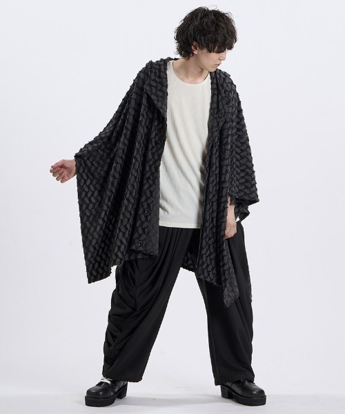 NO ID.(ノーアイディ)の「mj12003- フーデッドポンチョ(459006-592T)(ポンチョ・メンズ・ブラック×グレー/グレー/ブラック・ONE SIZE)」の16枚目の写真