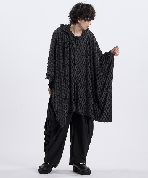 NO ID.(ノーアイディ)の「mj12003- フーデッドポンチョ(459006-592T)(ポンチョ・メンズ・ブラック×グレー/グレー/ブラック・ONE SIZE)」の17枚目の写真