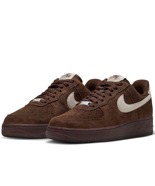 NIKE(ナイキ)の「ナイキ エア フォース 1 '07 スエード ウィメンズシューズ / Nike Air Force 1 '07 Suede Women's Shoes IQ0136-200 Cacao Wow(スニーカー・レディース・ブラウン系その他2・23.5/24.5/24/26/25.5/22/22.5/23/25)」の2枚目の写真