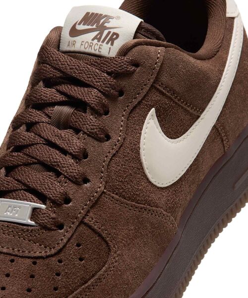 NIKE(ナイキ)の「ナイキ エア フォース 1 '07 スエード ウィメンズシューズ / Nike Air Force 1 '07 Suede Women's Shoes IQ0136-200 Cacao Wow(スニーカー・レディース・ブラウン系その他2・23.5/24.5/24/26/25.5/22/22.5/23/25)」の4枚目の写真