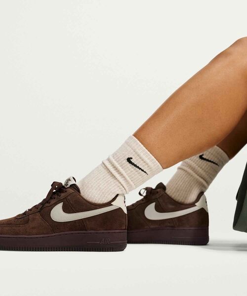 NIKE(ナイキ)の「ナイキ エア フォース 1 '07 スエード ウィメンズシューズ / Nike Air Force 1 '07 Suede Women's Shoes IQ0136-200 Cacao Wow(スニーカー・レディース・ブラウン系その他2・23.5/24.5/24/26/25.5/22/22.5/23/25)」の7枚目の写真