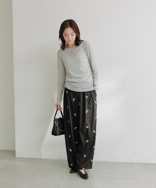 RIVE DROITE（リヴドロワ）の「タイニーフローラルスラックス（秋服/冬服）（スラックス・レディース・ブラック/グレー・38/36）」の4枚目の写真