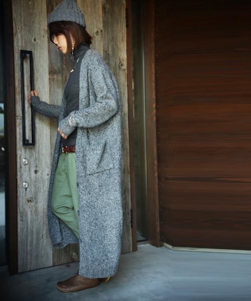 antiqua（アンティカ）の「ダメージデザインロングカーデ（カーディガン/ボレロ・レディース・ベージュ/グレー・FREE）」の3枚目の写真