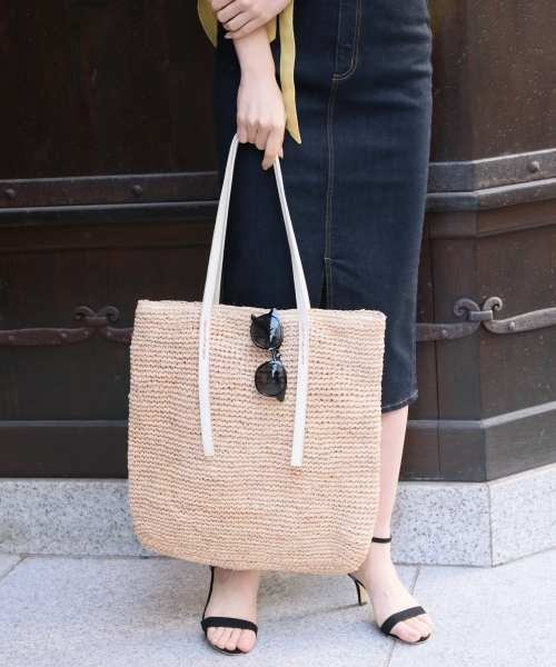 A part by（アパートバイ）の「【CLASSY.6月号掲載】ラフィアトート 746690 （トートバッグ・レディース・ベージュ/ベージュ系その他・FREE）」の3枚目の写真