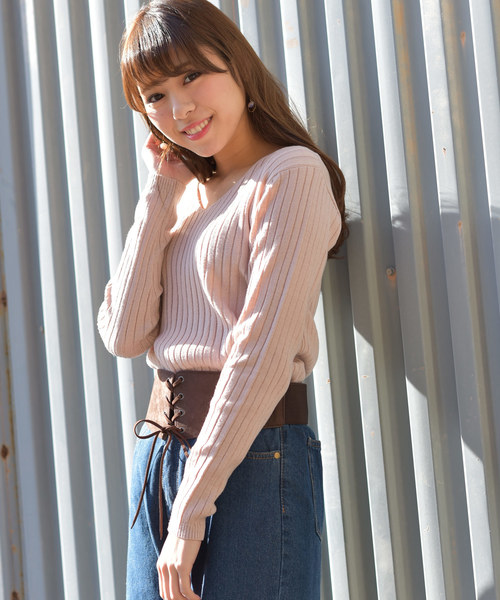 rps（アールピーエス）の「ワイドリブＶネックニットプルオーバー（ニット/セーター・レディース・ダークグリーン/レッド/杢グレー/ブルー/マスタード/オフホワイト/ブラック/ブラウン/ピンク系その他/ベージュ系その他/ピンクベージュ/イエロー/ラベンダー/ピンク/ブルーグリーン/グレイッシュベージュ/チャコールグレー/パープル・M/L）」の16枚目の写真