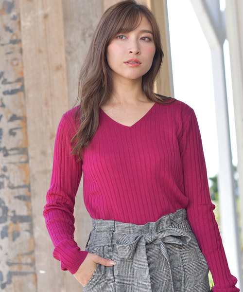 rps（アールピーエス）の「ワイドリブＶネックニットプルオーバー（ニット/セーター・レディース・ダークグリーン/レッド/杢グレー/ブルー/マスタード/オフホワイト/ブラック/ブラウン/ピンク系その他/ベージュ系その他/ピンクベージュ/イエロー/ラベンダー/ピンク/ブルーグリーン/グレイッシュベージュ/チャコールグレー/パープル・M/L）」の17枚目の写真