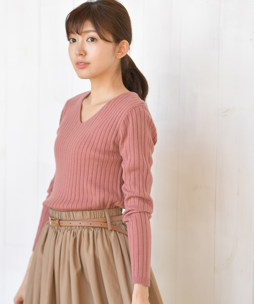 rps（アールピーエス）の「ワイドリブＶネックニットプルオーバー（ニット/セーター・レディース・ダークグリーン/レッド/杢グレー/ブルー/マスタード/オフホワイト/ブラック/ブラウン/ピンク系その他/ベージュ系その他/ピンクベージュ/イエロー/ラベンダー/ピンク/ブルーグリーン/グレイッシュベージュ/チャコールグレー/パープル・M/L）」の15枚目の写真