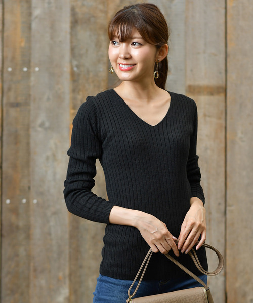 rps（アールピーエス）の「ワイドリブＶネックニットプルオーバー（ニット/セーター・レディース・ダークグリーン/レッド/杢グレー/ブルー/マスタード/オフホワイト/ブラック/ブラウン/ピンク系その他/ベージュ系その他/ピンクベージュ/イエロー/ラベンダー/ピンク/ブルーグリーン/グレイッシュベージュ/チャコールグレー/パープル・M/L）」の3枚目の写真