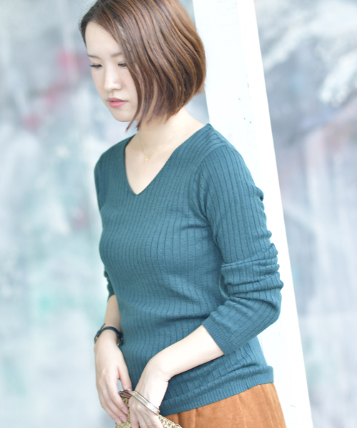 rps（アールピーエス）の「ワイドリブＶネックニットプルオーバー（ニット/セーター・レディース・ダークグリーン/レッド/杢グレー/ブルー/マスタード/オフホワイト/ブラック/ブラウン/ピンク系その他/ベージュ系その他/ピンクベージュ/イエロー/ラベンダー/ピンク/ブルーグリーン/グレイッシュベージュ/チャコールグレー/パープル・M/L）」の9枚目の写真