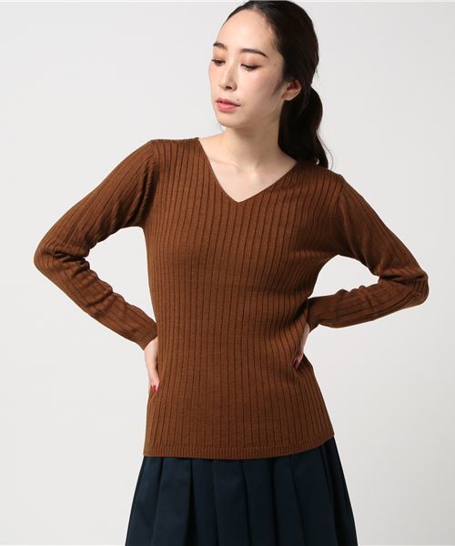 rps（アールピーエス）の「ワイドリブＶネックニットプルオーバー（ニット/セーター・レディース・ダークグリーン/レッド/杢グレー/ブルー/マスタード/オフホワイト/ブラック/ブラウン/ピンク系その他/ベージュ系その他/ピンクベージュ/イエロー/ラベンダー/ピンク/ブルーグリーン/グレイッシュベージュ/チャコールグレー/パープル・M/L）」の20枚目の写真