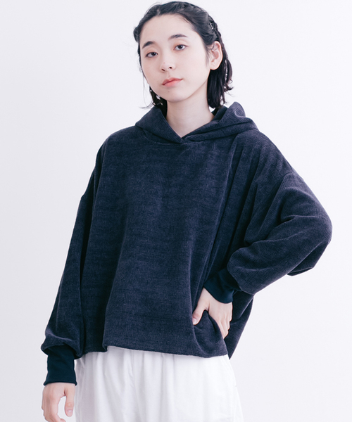 MERLOT（メルロー）の「裾カットオフパーカー1151（パーカー・レディース・ホワイト/ブラック/ベージュ/ネイビー/ピンク・FREE）」の4枚目の写真