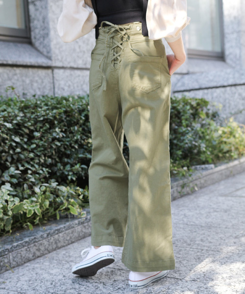 laboratory work(ラボラトリーワーク)の「サス付後ろレースアップパンツ(その他パンツ・レディース・ベージュ/インディゴブルー/ブラック/カーキ・MEDIUM)」の3枚目の写真