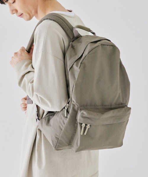 STANDARD SUPPLY（スタンダードサプライ）の「スタンダードサプライ / SIMPLICITY シンプリシティ / COMMUTE DAYPACK コミュートデイパック（バックパック/リュック・メンズ・ブラック/ベージュ/ダークパープル/ダークネイビー/チャコールグレー/ホワイト/グレー/レッド/ブルー/マスタード/グリーン/コーラルピンク/ストーン/モカ/オレンジ/サンドベージュ/ライトグレー系/イエロー/ダークブラウン/キナリ/コバルトブルー/オリーブ/グレイッシュベージュ/アイボリー/ケリーグリーン・FREE）」の12枚目の写真