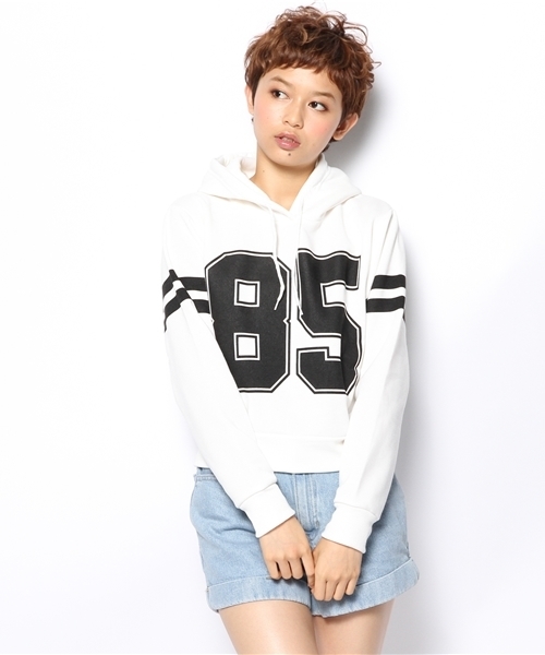 WEGO（ウィゴー）の「WEGO/ショート丈ナンバリングパーカー（パーカー・レディース・ブラック/サックスブルー/オフホワイト・FREE）」の2枚目の写真