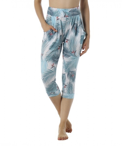 ROXY(ロキシー)の「RAIN DAZE LOOSE CROP/ロキシー クロップドパンツ フィットネス ジム ランニング ルームウェアにも(その他パンツ・レディース・ブラック/ホワイト/ネイビー・SMALL/MEDIUM/LARGE)」の1枚目の写真