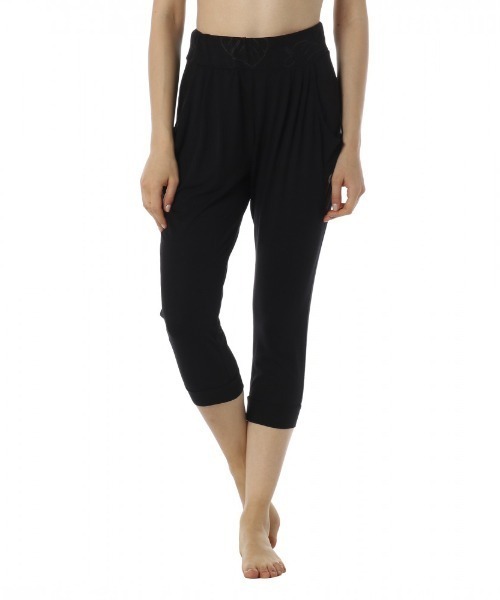 ROXY(ロキシー)の「RAIN DAZE LOOSE CROP/ロキシー クロップドパンツ フィットネス ジム ランニング ルームウェアにも(その他パンツ・レディース・ブラック/ホワイト/ネイビー・SMALL/MEDIUM/LARGE)」の2枚目の写真
