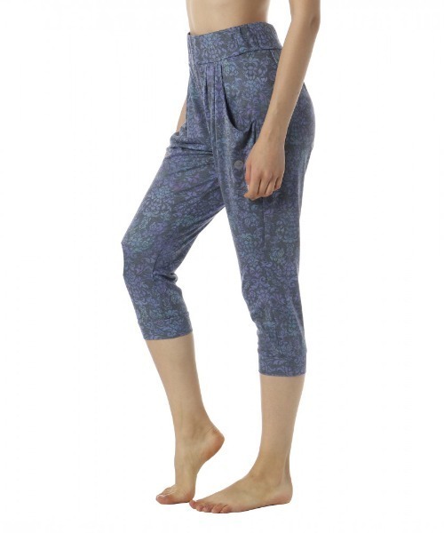 ROXY(ロキシー)の「RAIN DAZE LOOSE CROP/ロキシー クロップドパンツ フィットネス ジム ランニング ルームウェアにも(その他パンツ・レディース・ブラック/ホワイト/ネイビー・SMALL/MEDIUM/LARGE)」の6枚目の写真
