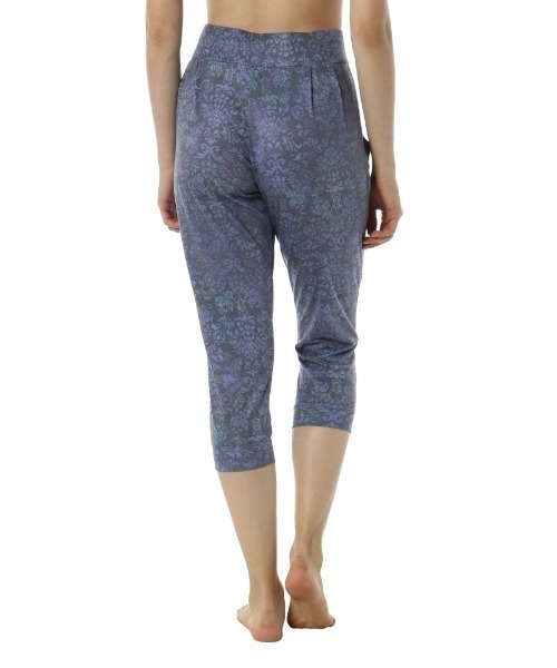 ROXY(ロキシー)の「RAIN DAZE LOOSE CROP/ロキシー クロップドパンツ フィットネス ジム ランニング ルームウェアにも(その他パンツ・レディース・ブラック/ホワイト/ネイビー・SMALL/MEDIUM/LARGE)」の4枚目の写真