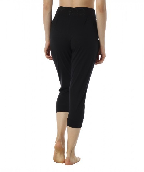 ROXY(ロキシー)の「RAIN DAZE LOOSE CROP/ロキシー クロップドパンツ フィットネス ジム ランニング ルームウェアにも(その他パンツ・レディース・ブラック/ホワイト/ネイビー・SMALL/MEDIUM/LARGE)」の9枚目の写真