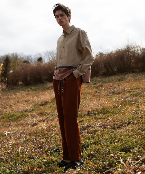 MAISON SPECIAL(メゾンスペシャル)の「オーバーサイズ配色クロップドシャツ 【MAISON SPECIAL/メゾンスペシャル】(シャツ/ブラウス・メンズ・ベージュ/ネイビー・44/46/48)」の4枚目の写真