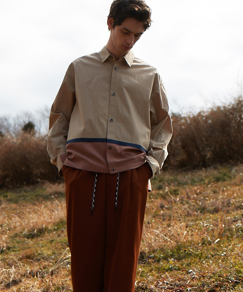 MAISON SPECIAL(メゾンスペシャル)の「オーバーサイズ配色クロップドシャツ 【MAISON SPECIAL/メゾンスペシャル】(シャツ/ブラウス・メンズ・ベージュ/ネイビー・44/46/48)」の5枚目の写真