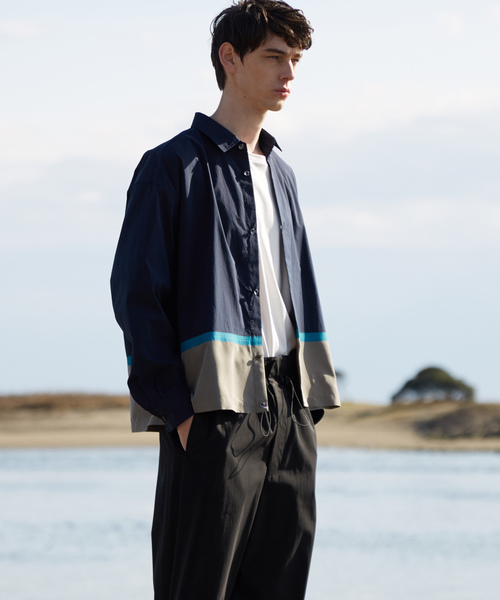 MAISON SPECIAL(メゾンスペシャル)の「オーバーサイズ配色クロップドシャツ 【MAISON SPECIAL/メゾンスペシャル】(シャツ/ブラウス・メンズ・ベージュ/ネイビー・44/46/48)」の9枚目の写真