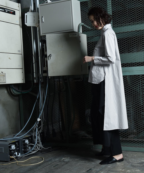 amorous insense（アモラスインセンス）の「先染めストライプシャツ（シャツ/ブラウス・レディース・ライトグレー・MEDIUM）」の12枚目の写真