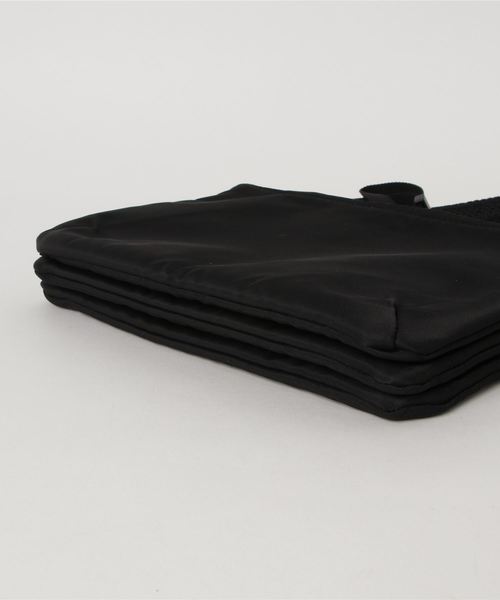 kha:ki（カーキ）の「「KHA:KI / カーキ」トリプルポーチソルダーバッグ"TRIPLE SHOULDER BAG"（ショルダーバッグ・レディース・ブラック/ベージュ/カーキ・FREE）」の5枚目の写真