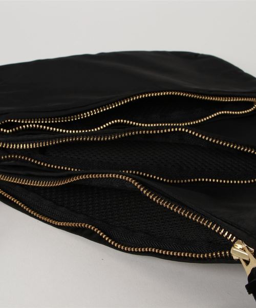 kha:ki（カーキ）の「「KHA:KI / カーキ」トリプルポーチソルダーバッグ"TRIPLE SHOULDER BAG"（ショルダーバッグ・レディース・ブラック/ベージュ/カーキ・FREE）」の6枚目の写真