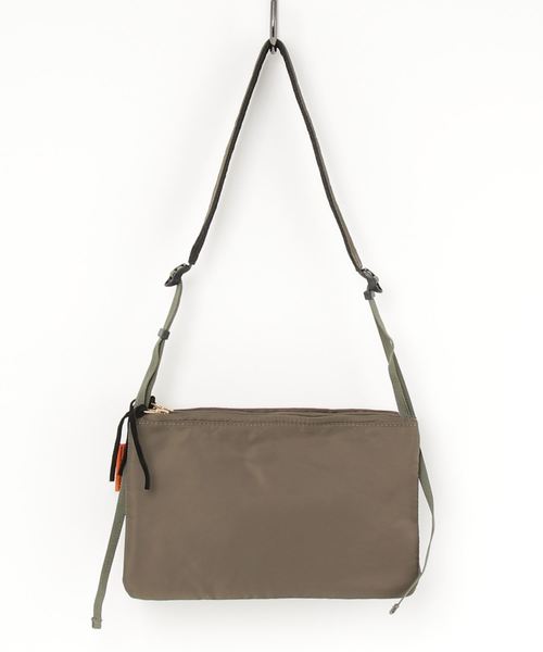 kha:ki（カーキ）の「「KHA:KI / カーキ」トリプルポーチソルダーバッグ"TRIPLE SHOULDER BAG"（ショルダーバッグ・レディース・ブラック/ベージュ/カーキ・FREE）」の12枚目の写真