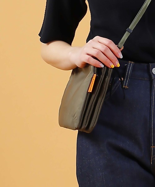 kha:ki（カーキ）の「「KHA:KI / カーキ」トリプルポーチソルダーバッグ"TRIPLE SHOULDER BAG"（ショルダーバッグ・レディース・ブラック/ベージュ/カーキ・FREE）」の7枚目の写真