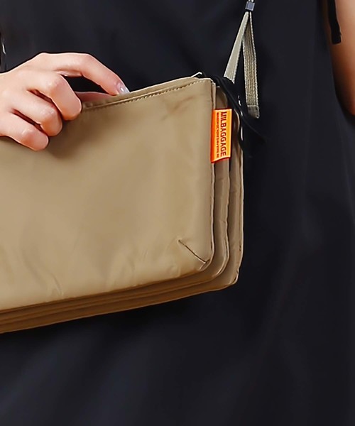 kha:ki（カーキ）の「「KHA:KI / カーキ」トリプルポーチソルダーバッグ"TRIPLE SHOULDER BAG"（ショルダーバッグ・レディース・ブラック/ベージュ/カーキ・FREE）」の14枚目の写真
