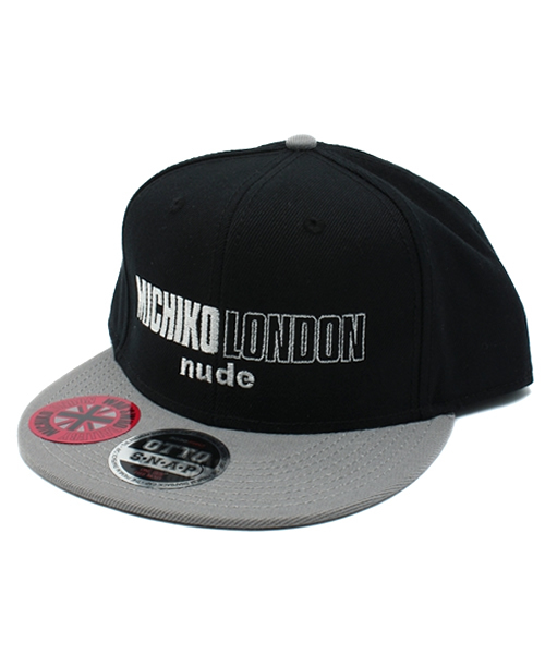 WHO'S WHO gallery（フーズフーギャラリー）の「【MICHIKO LONDON×WHO'S WHO gallery】CAP（キャップ・メンズ・ブラック/ホワイト・FREE）」の2枚目の写真