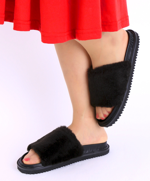 WEGO（ウィゴー）の「WEGO/ファーサンダル（サンダル・レディース・ホワイト/ブラック/ピンク・24.5/23.5）」の3枚目の写真