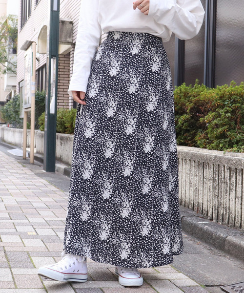 tiptop（ティップトップ）の「2020SS　<pocket>【web限定アイテム】花柄Aラインナロースカート（スカート・レディース・ブラック/ピンク/アイボリー・FREE）」の3枚目の写真