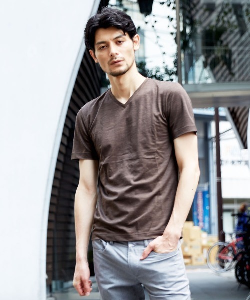 MICHEL KLEIN HOMME (ミッシェルクランオム)の「カットソー(ラミーカノコシルケット)(Tシャツ/カットソー・メンズ・ネイビー/ブラウン・MEDIUM/LARGE/X-LARGE)」の2枚目の写真