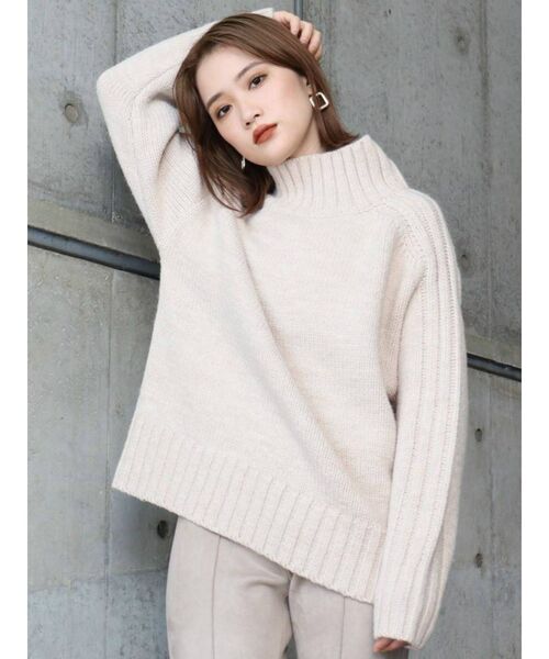 MURUA（ムルーア）の「バックスリットニットチュニック（ニット/セーター・レディース・グレー/アイボリー/モカ・FREE）」の2枚目の写真