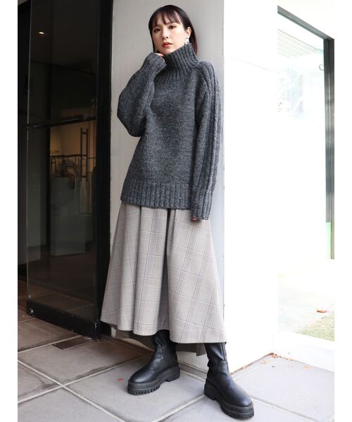 MURUA（ムルーア）の「バックスリットニットチュニック（ニット/セーター・レディース・グレー/アイボリー/モカ・FREE）」の7枚目の写真