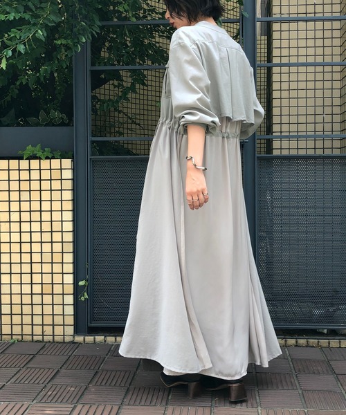 &g'aime（アンジェム）の「【&g'aime】ロングシャツワンピース／バックシャンロングシャツ（ワンピース・レディース・ベージュ/ライトグリーン・FREE）」の2枚目の写真
