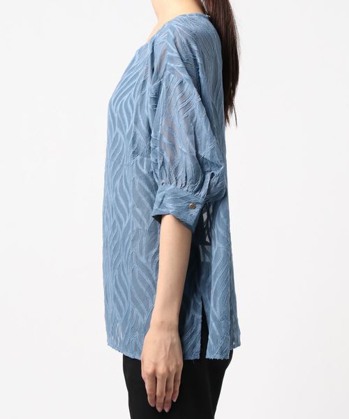 notch.(ノッチ)の「シアージャカードTブラウス(シャツ/ブラウス・レディース・オフホワイト/ホワイト/ブラック/ブルー・M)」の5枚目の写真