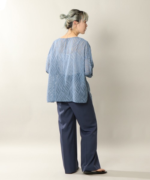 notch.(ノッチ)の「シアージャカードTブラウス(シャツ/ブラウス・レディース・オフホワイト/ホワイト/ブラック/ブルー・M)」の9枚目の写真