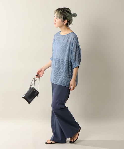 notch.(ノッチ)の「シアージャカードTブラウス(シャツ/ブラウス・レディース・オフホワイト/ホワイト/ブラック/ブルー・M)」の7枚目の写真